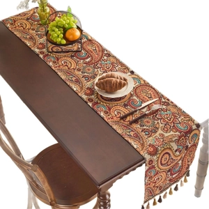 Runner da tavola etnico con motivo floreale Paisley, jacquard e nappe decorative