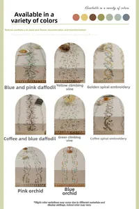 Détail de divers motifs de broderie et de glands sur des chemins de table en coton et lin