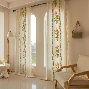 Tende beige stile americano con ricamo floreale vintage e bordo con frange e nappe