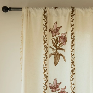 Tenda beige in stile americano in lino con stampa floreale vintage e nappe