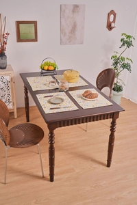 Mesa de comedor vintage americana en madera oscura con patas talladas y sillas a juego