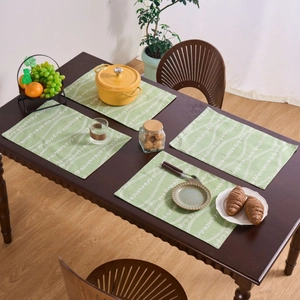 Set di 4 tovagliette americane verdi con stampa floreale per decorazione e isolamento
