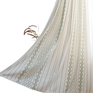 Rideau nordique en coton et lin avec motifs géométriques verts et pompons bohèmes