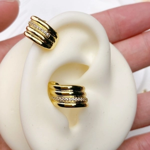 Detail view of 18K gold plated double C-shaped ear cuff with sparkling zircon inlay