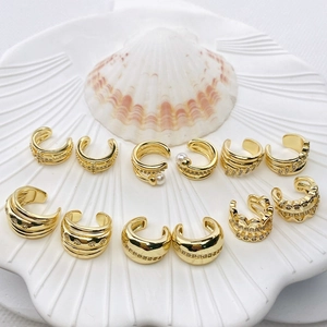 Goldenes Earcuff-Set mit 12 minimalistischen Zirkonia- und Perlen-Ohrklemmen für Damen
