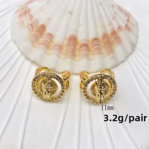 Detailed view of U-shaped gold cuff earrings with 11mm diameter and 3.2g weight