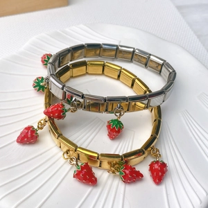Bracelet modulaire style italien en acier inoxydable avec charmes fraises rouges