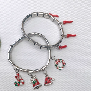 Détails des bracelets modulaires italiens en acier inoxydable avec breloques piment et Noël