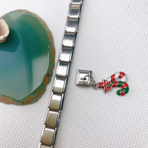 Bracelet à breloques italien avec pendentif sucre d'orge festif et nœud rouge chic