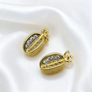 Detailed view of golden oval pendant with woven mesh texture and five clear crystals