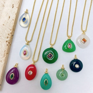 Collection de pendentifs rétro en pierre naturelle et zircon avec chaînes dorées