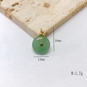 Détails d'un pendentif en pierre naturelle verte avec dimensions 18mm de haut et 13mm
