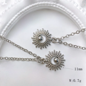 Detail of silver sun flower pendant with 11mm diameter and 0.7g weight specifications