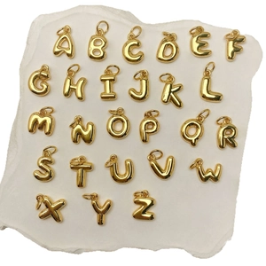 Juego de 26 colgantes de letras inglesas estilo burbuja 3D en cobre chapado en oro DIY