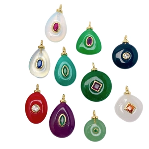 Lot de 10 pendentifs vintage en pierre naturelle de formes variées avec détails dorés