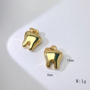Detailansicht polierter goldener Zahnanhänger mit Maßen von 10 mm Höhe und 8 mm Breite