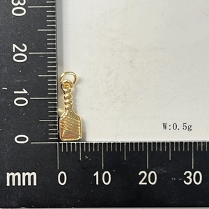 Macro detail of 15mm golden flower palm pendant showing 0.5g weight and dimensions