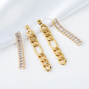 Elegantes pendientes de circonita dorada con borlas de cadena larga y eslabones cubanos