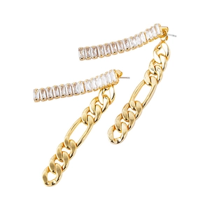 Pendientes de borla dorados con circonitas baguette y cadenas Figaro asimétricas