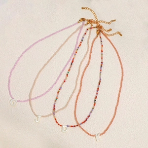 Collana di Perline in Pietra Naturale e Cristallo Donna Catena a Clavicola in Rame Con Ciondolo a Lettera Texture Conchiglia