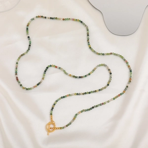 Collana retrò multistrato con perline di turchese verde e chiusura OT dorata su seta