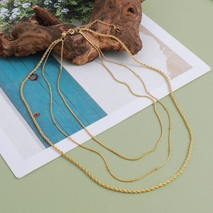 Conjunto de collares de capas chapado en oro con cadena de cuerda y de serpiente