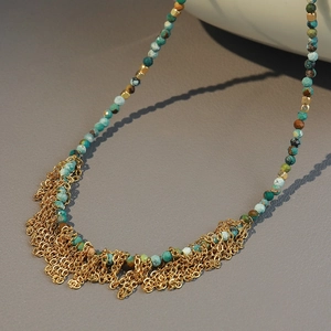 Collar bohemio de cuentas turquesas con flecos de borlas doradas multicapa y estilo vintage