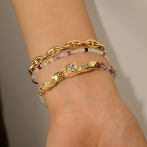 Conjunto de pulseras de tres capas con eslabones dorados, cuentas púrpuras y circón cuadrado