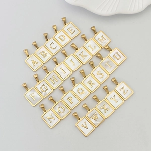 Rechteckiger Alphabet-Anhänger aus Gold-Edelstahl mit schimmerndem Perlmutt für Damen