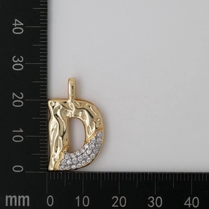 Detailed measurement showing 25mm height for the gold hammer-textured letter D pendant