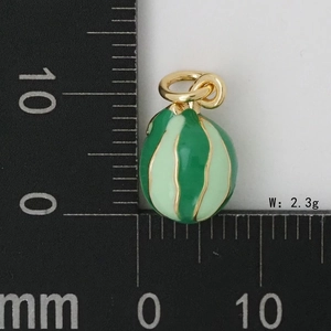 Vue détaillée d'un pendentif pastèque avec échelle de mesure et poids de 2,3 grammes