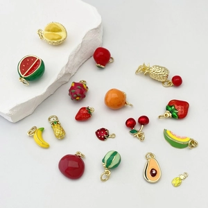 Style Pastoral Collier Pendentif Fruits 3D En Émail Cuivre Électroplaqué Fraise Ananas Pastèque Bijoux Pour Femmes Filles
