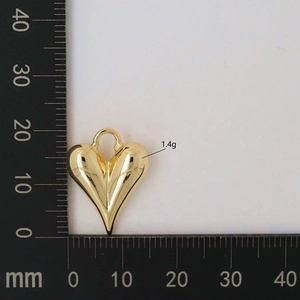 Detail view of gold heart pendant showing dimensions of 20mm height and 1.4g weight