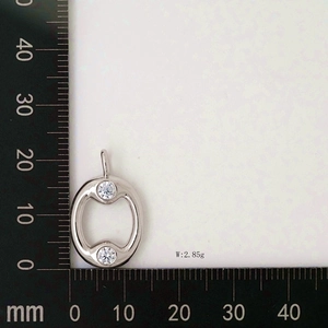 Detailed scale view of a water drop pendant with cubic zirconia, weighing 2.85g