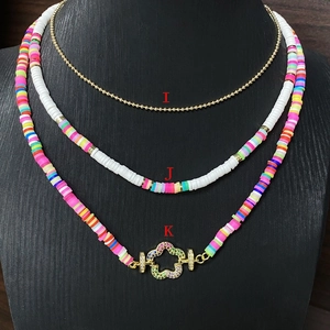 Boho-Halsketten-Set mit bunten Tonperlen und goldenem Sternverschluss im Set
