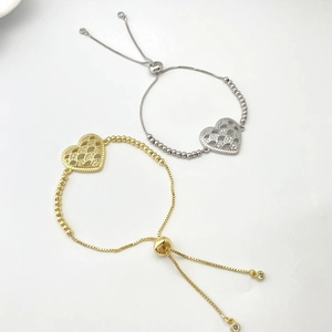 Detail of adjustable heart bracelet with MOM lettering and sparkling cubic zirconia