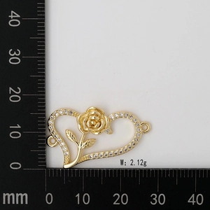 Macro shot of 25mm gold heart pendant with crystal rose detailing showing 2.12g weight