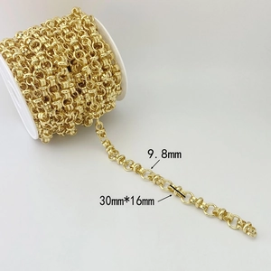 Makroaufnahme einer 9,8 mm vergoldeten Gliederkette mit chinesischem Muster auf einer Spule