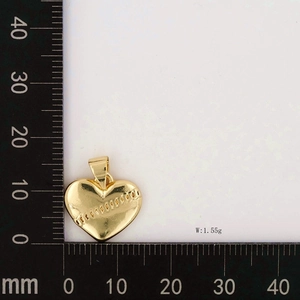 Detailed macro view of heart pendant with 1.55g weight showing zipper texture and scale