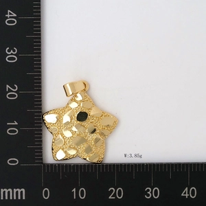 Detailed scale view of a 3.85g gold nugget star pendant measuring 25mm in size