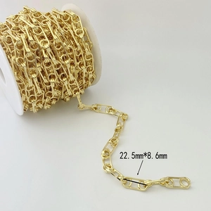 Detail der 22,5 mm goldenen Gliederkette auf Spule für DIY Schmuck und Zubehör