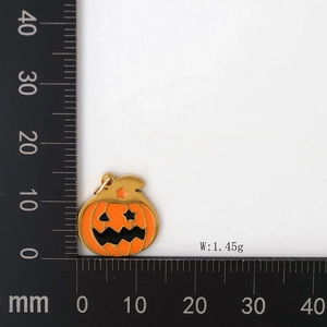 Macro shot of a pumpkin charm showing dimensions of 15mm and 1.45g weight for jewelry DIY