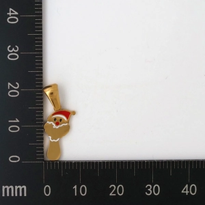 Misura dettagliata di un ciondolo natalizio dorato da 18mm con un cappello di Babbo Natale