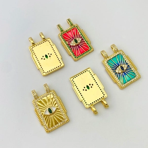 Λεπτομέρεια από ορθογώνια μενταγιόν ταρώ Evil Eye από χρυσό 18Κ με πολύχρωμο σμάλτο