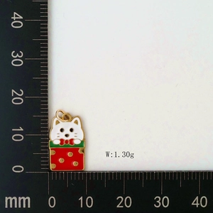 Detailed view of enamel cat gift box pendant size measurement with metric ruler