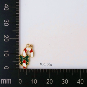 Detail view of a red and white candy cane pendant showing dimensions and 0.80g weight
