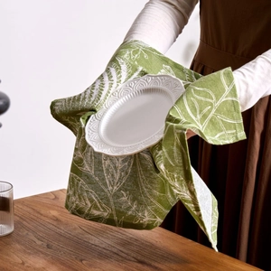 Green leaf print napkins in linen style for French pastoral dining table decoration