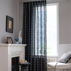 Rideau noir semi-transparent moderne avec broderie géométrique et détails de glands