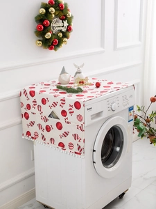 Detail der Weihnachts-Waschmaschinenabdeckung mit rotem Muster und Seitentaschen
