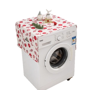 Weihnachtliche Waschmaschinen-Abdeckung mit roten Ornamenten und praktischen Seitentaschen